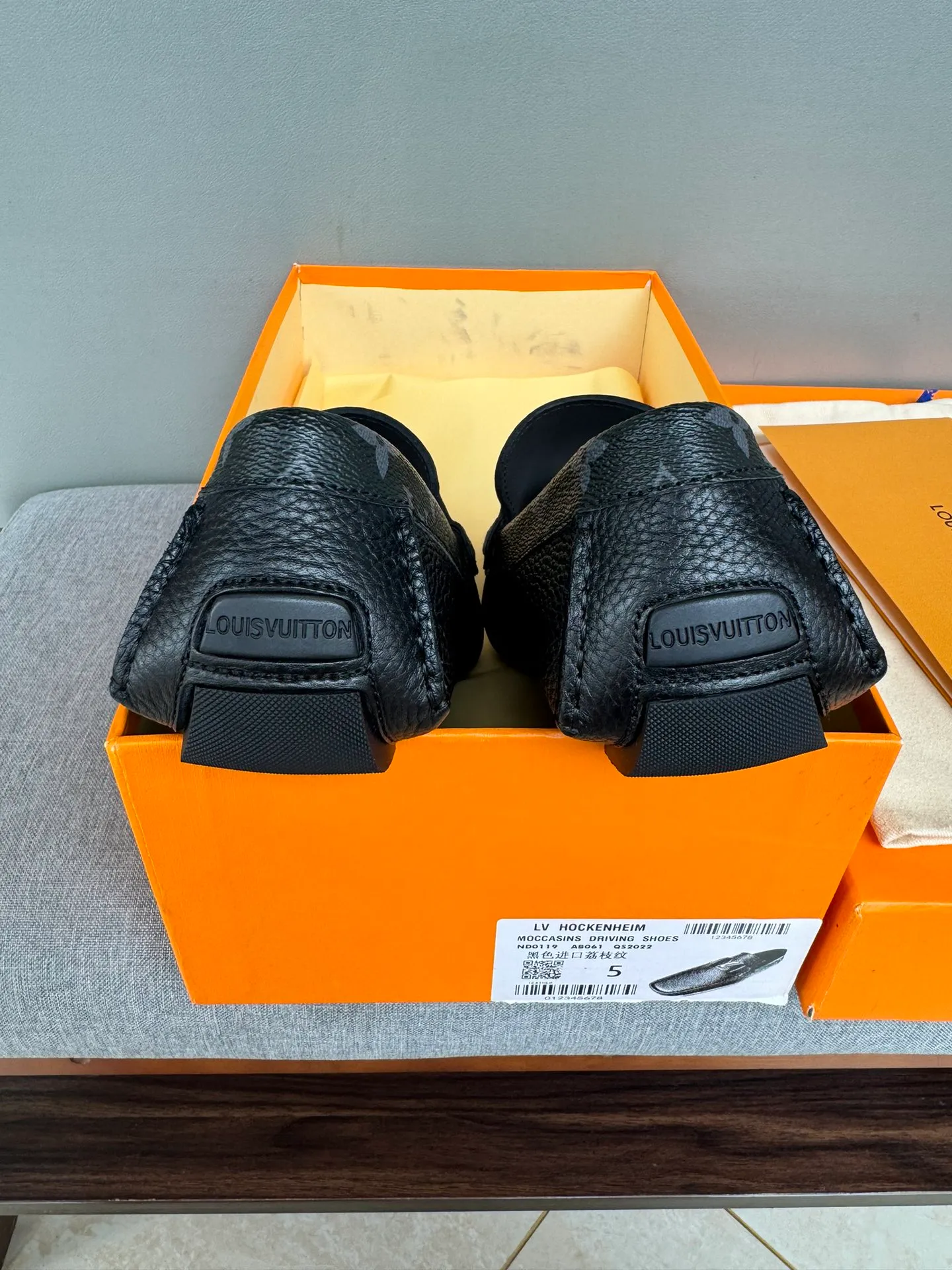 Batch 740💰[strong][strong][strong] Original order quality, new models at the counter, LV Louis Vuitton counter new models, handmade men's driving shoes, bean shoes, slip-on shoes, lazy shoes, exquisite hand-stitching, workmanship details comparable to the counters, Italian imported pebbled cowhide, water-dyed cowhide lining, sweat-absorbent and deodorant, black, 39-44 in large quantities in stock (38, 45 custom-made)